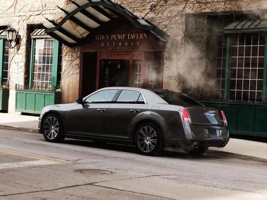  Chrysler 300C S 2011 года  (фото 2 из 10)